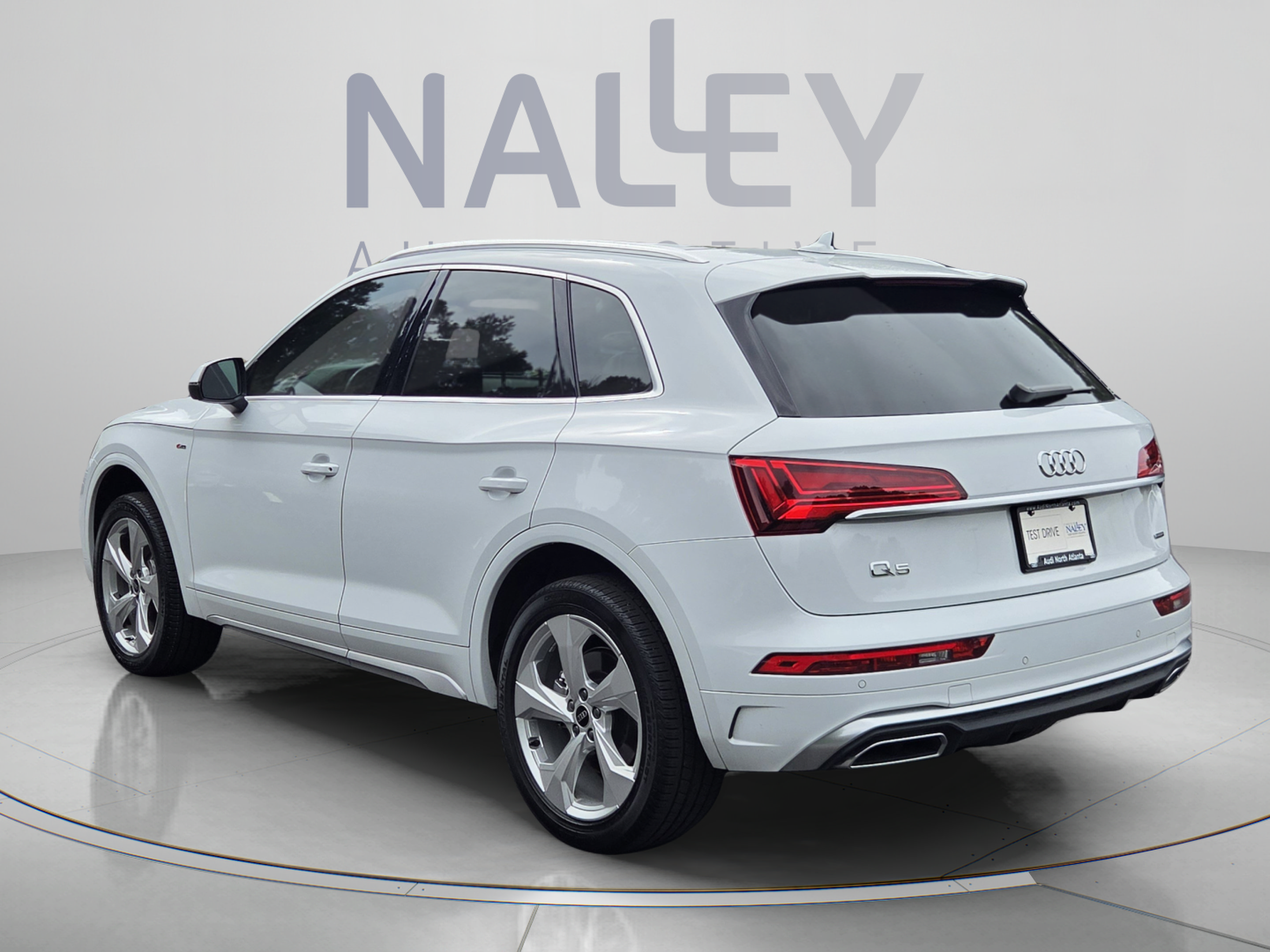 Used 2023 Audi Q5 2.0T Premium Plus w/ Premium Plus Package AWD/4WD image 3