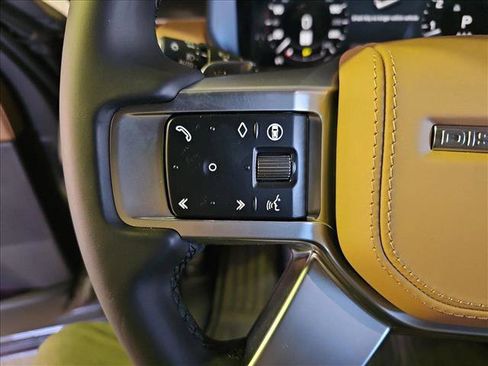 New 2024 Land Rover Discovery Metropolitan Edition image 17