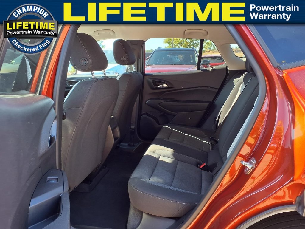 Used 2024 Chevrolet Trax LS w/ LS Convenience Package FWD image 11