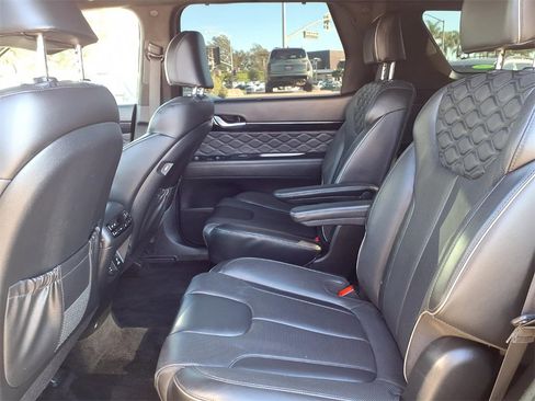 Used 2022 Hyundai Palisade Calligraphy w/ Winter Package image 11
