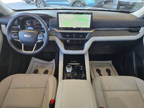Used 2025 Ford Explorer Platinum w/ Ultimate Package AWD/4WD image 3