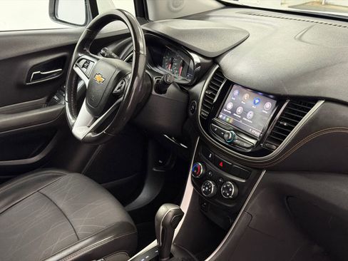 Used 2020 Chevrolet Trax LT w/ LT Convenience Package AWD/4WD image 9