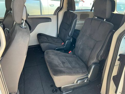 Used 2018 Dodge Grand Caravan SE w/ UConnect Hands-Free Group FWD image 10