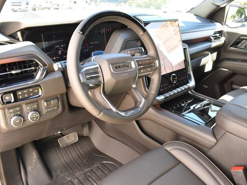 Used 2026 GMC Yukon Denali w/ Advanced Technology Package AWD/4WD image 7