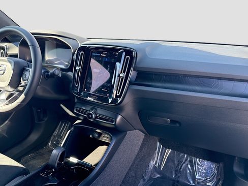 Used 2024 Volvo XC40 Recharge Plus w/ Protection Package Premier image 32
