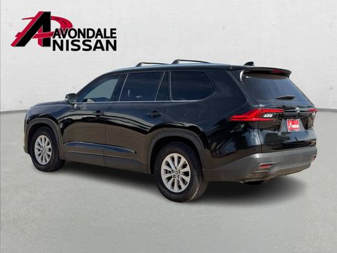 Used 2024 Toyota Grand Highlander XLE image 3