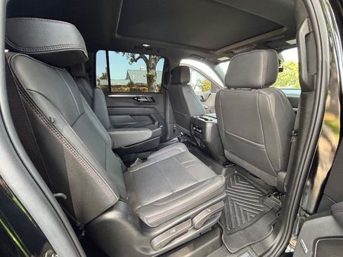 Used 2025 Chevrolet Suburban RST w/ Comfort Package AWD/4WD image 30