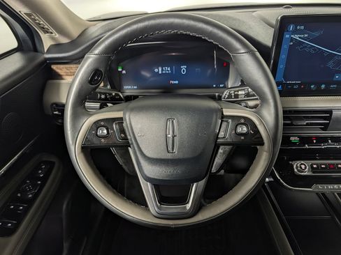 Used 2025 Lincoln Corsair Reserve AWD/4WD image 18