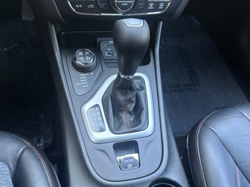 Used 2014 Jeep Cherokee Trailhawk w/ Comfort/Convenience Group AWD/4WD image 20
