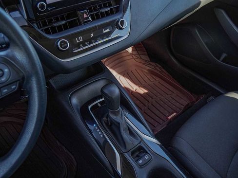 Used 2021 Toyota Corolla LE image 18