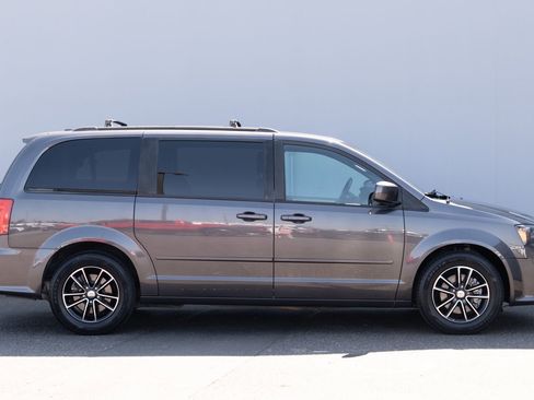 Used 2017 Dodge Grand Caravan GT FWD image 28