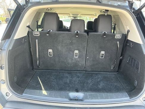 Certified 2025 Nissan Pathfinder SV image 27