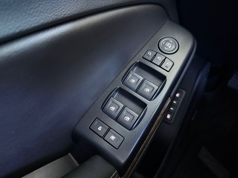 Used 2018 Chevrolet Suburban LT image 22