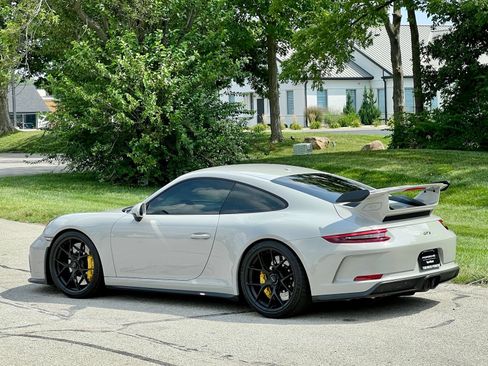 Used 2018 Porsche 911 GT3 w/ Sport Chrono Package RWD image 3