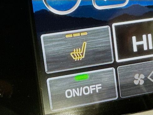 Used 2024 Subaru Outback Premium image 21