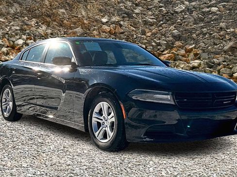 Used 2021 Dodge Charger SXT w/ Leather Interior Group image 9