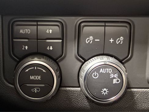 Used 2023 Chevrolet Tahoe Z71 w/ Z71 Off-Road Package AWD/4WD image 24