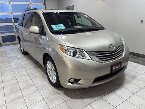 Used 2017 Toyota Sienna AWD image 5
