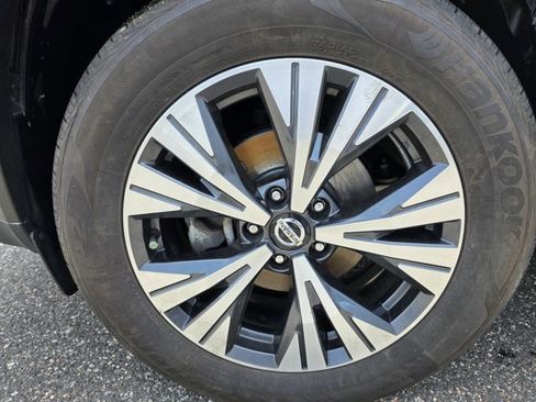 Used 2021 Nissan Rogue SV FWD image 3