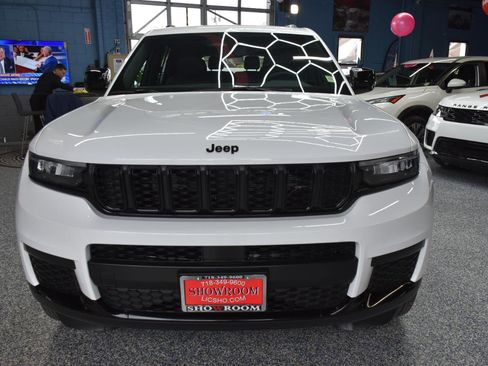 Used 2024 Jeep Grand Cherokee L Laredo AWD/4WD image 12