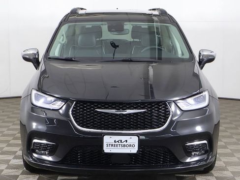 Used 2023 Chrysler Pacifica Limited FWD image 16
