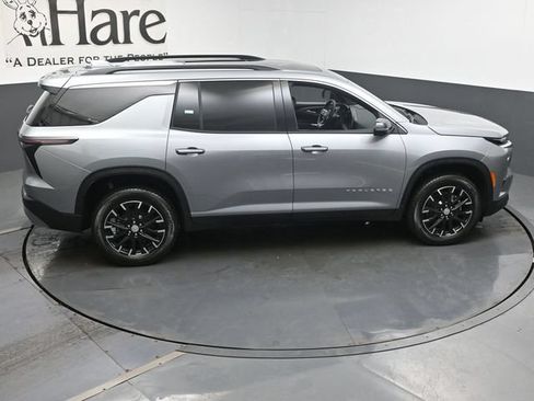 New 2026 Chevrolet Traverse LT w/ Sun and Wheel Package FWD image 18