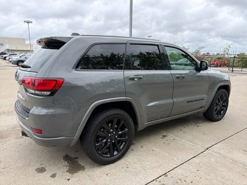 Used 2020 Jeep Grand Cherokee Altitude image 5