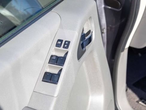 Used 2021 Nissan Frontier SV w/ Midnight Edition Floor Mats image 15