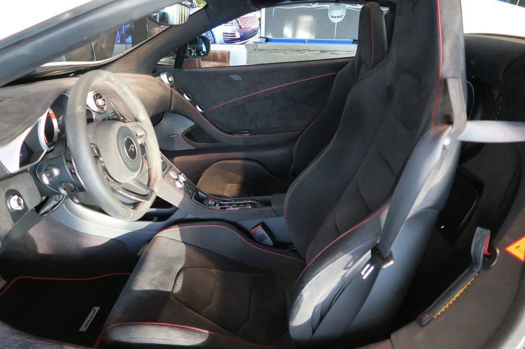 Used 2015 McLaren 650S Spider RWD image 17
