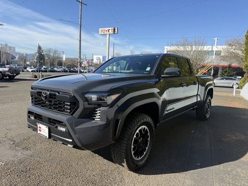 Certified 2024 Toyota Tacoma TRD Off-Road image 4