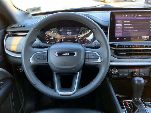 Used 2024 Jeep Compass Latitude image 5