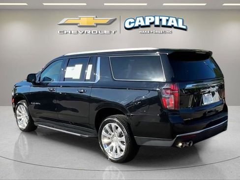 Used 2023 Chevrolet Suburban Premier AWD/4WD image 3