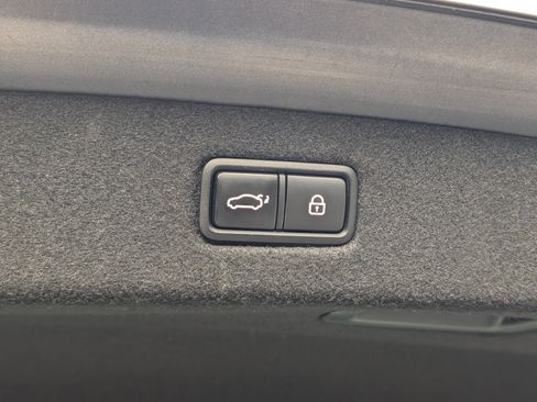 Used 2018 Genesis G90 3.3T Premium RWD image 18