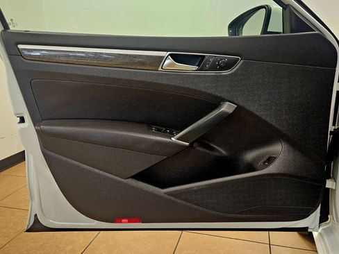 Used 2018 Volkswagen Passat 2.0T SE image 7