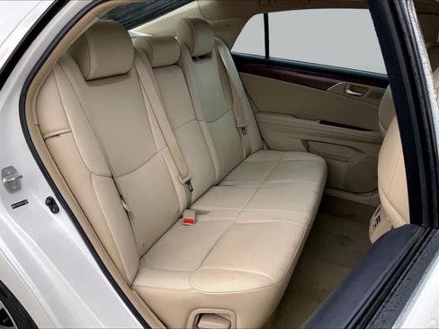 Used 2011 Toyota Avalon Limited FWD image 18