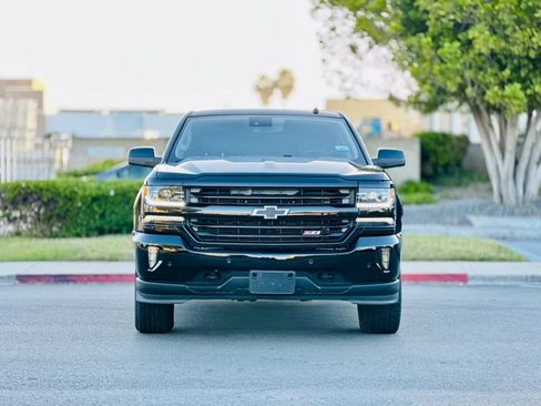 Used 2017 Chevrolet Silverado 1500 LTZ Z71 w/ LTZ Plus Package AWD/4WD image 3