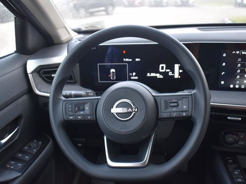 Used 2026 Nissan Kicks SV w/ SV Premium Package FWD image 21
