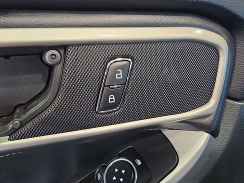 Used 2023 Ford Explorer XLT AWD/4WD image 19