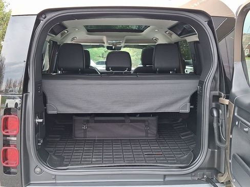 Used 2023 Land Rover Defender 110 S image 27