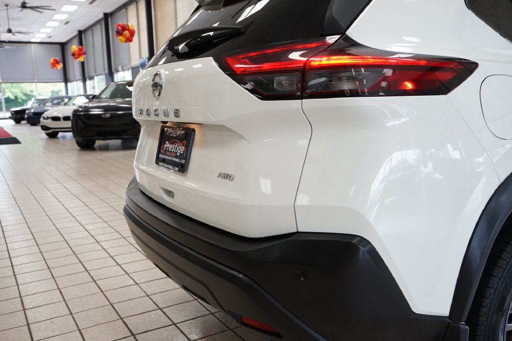 Used 2021 Nissan Rogue S AWD/4WD image 14