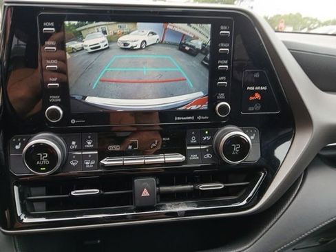Used 2022 Toyota Highlander XLE image 21
