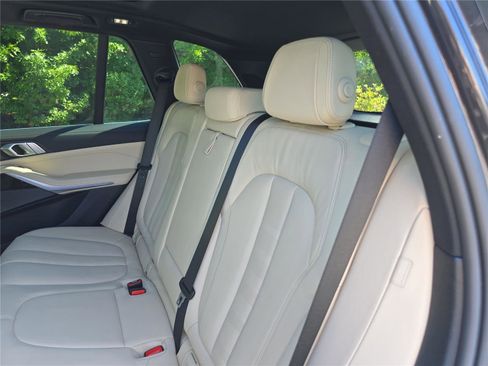 Used 2021 BMW X5 xDrive40i w/ Premium Package AWD/4WD image 14