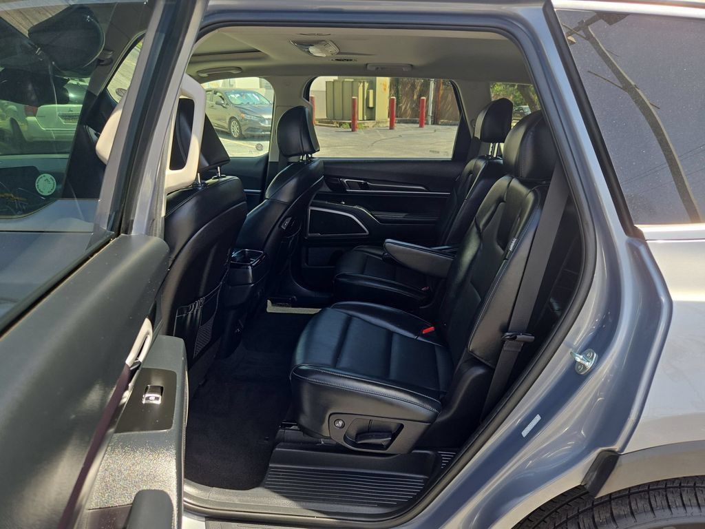 Used 2025 Kia Telluride S AWD/4WD image 17