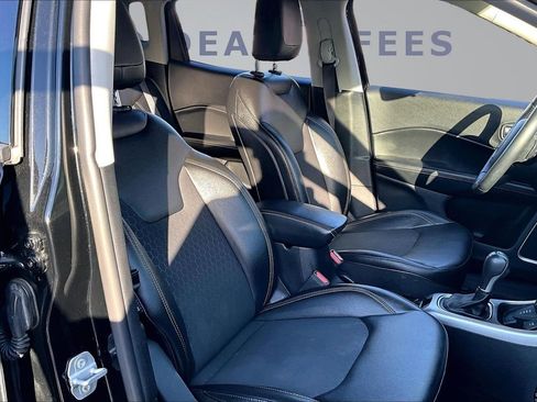 Used 2019 Jeep Compass Latitude w/ Cold Weather Group image 29