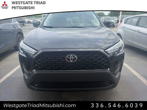 Used 2024 Toyota Corolla Cross LE w/ Moonroof Package image 2