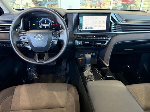 Used 2025 Toyota Camry LE image 31