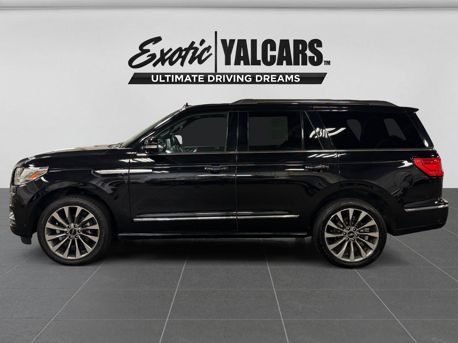 Used 2020 Lincoln Navigator Reserve AWD/4WD image 2