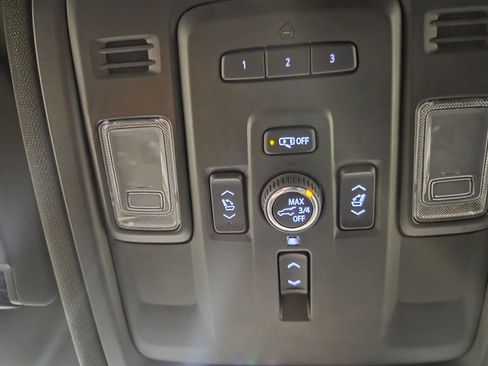 Used 2023 Chevrolet Suburban Premier RWD image 28