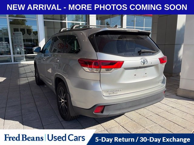 Used 2017 Toyota Highlander SE w/ Carpet Mat Package AWD/4WD image 6