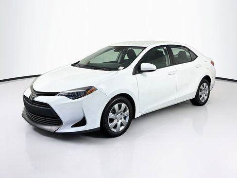 Used 2018 Toyota Corolla LE FWD image 3